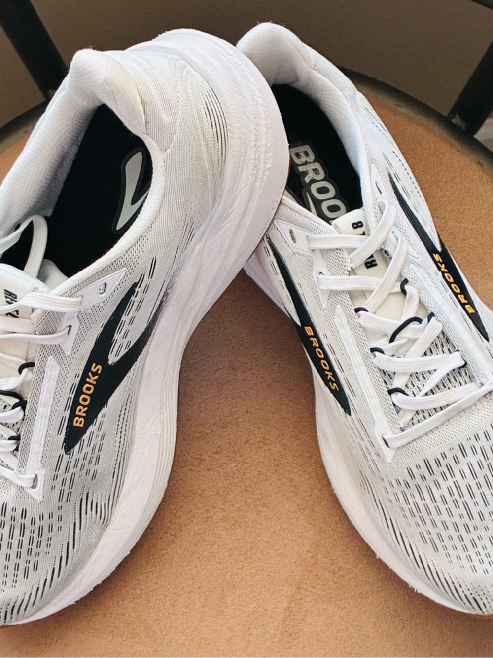 Brooks Men's Revel 8 Running Shoes  Size 8 White/Black/Oak Buff Sneakers